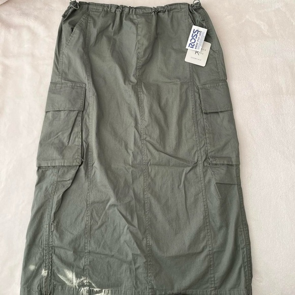green cargo maxi skirt - Picture 1 of 8